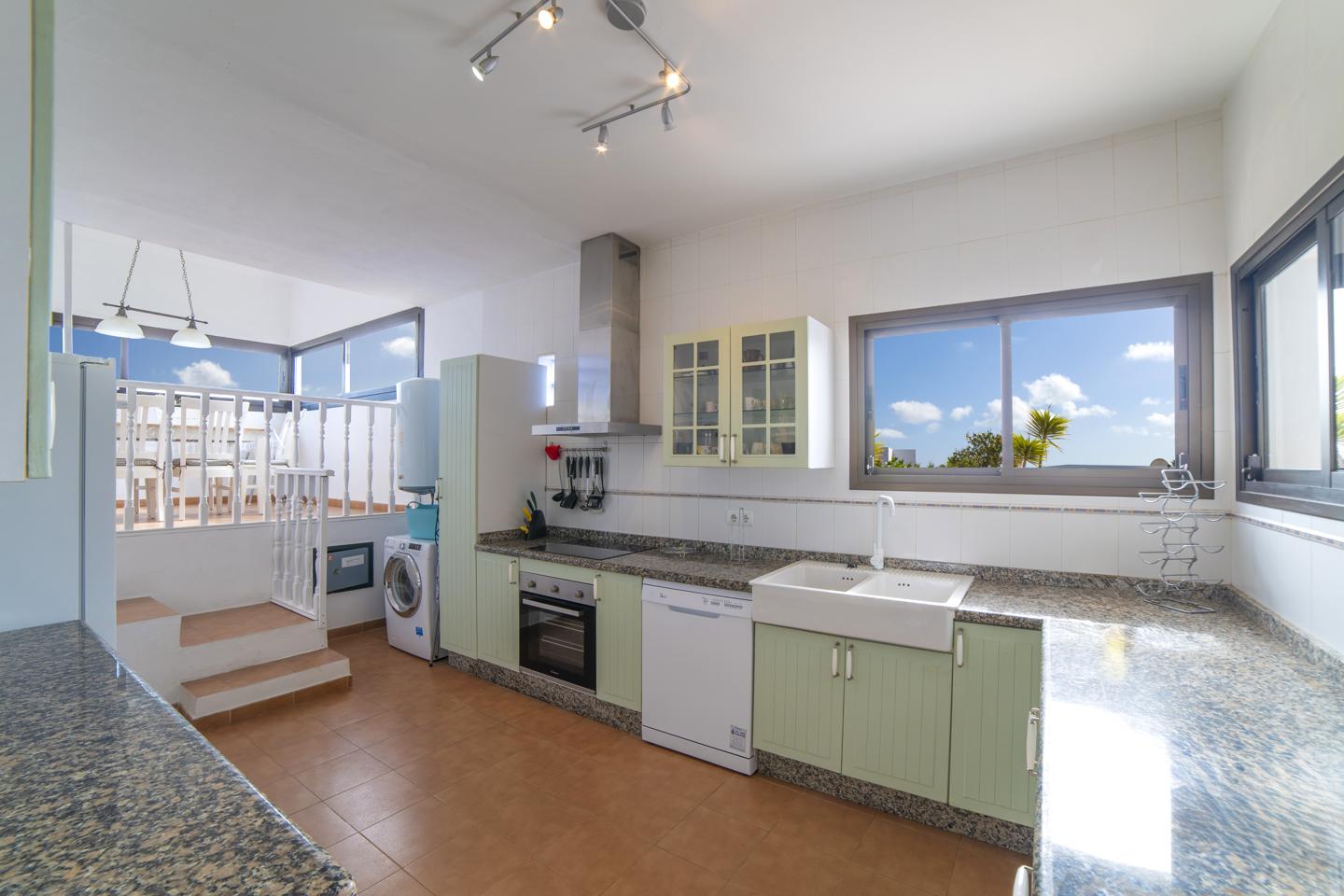 3 Bedroom Detached Villa with Private Pool, Playa Blanca