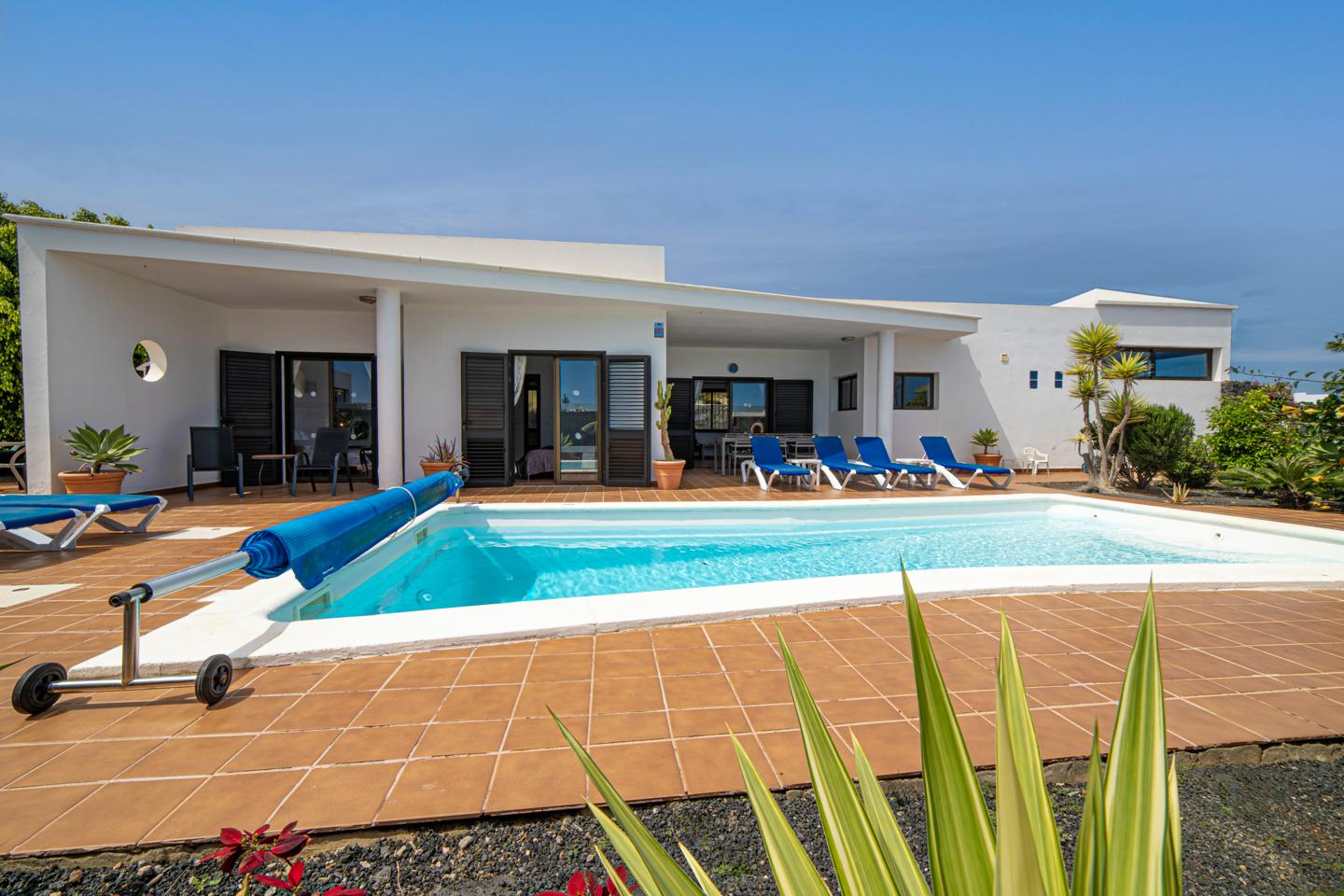 3 Bedroom Detached Villa with Private Pool, Playa Blanca