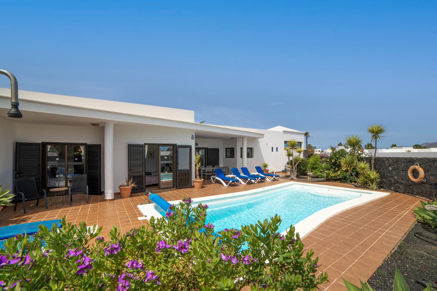3 Bedroom Detached Villa with Private Pool, Playa Blanca