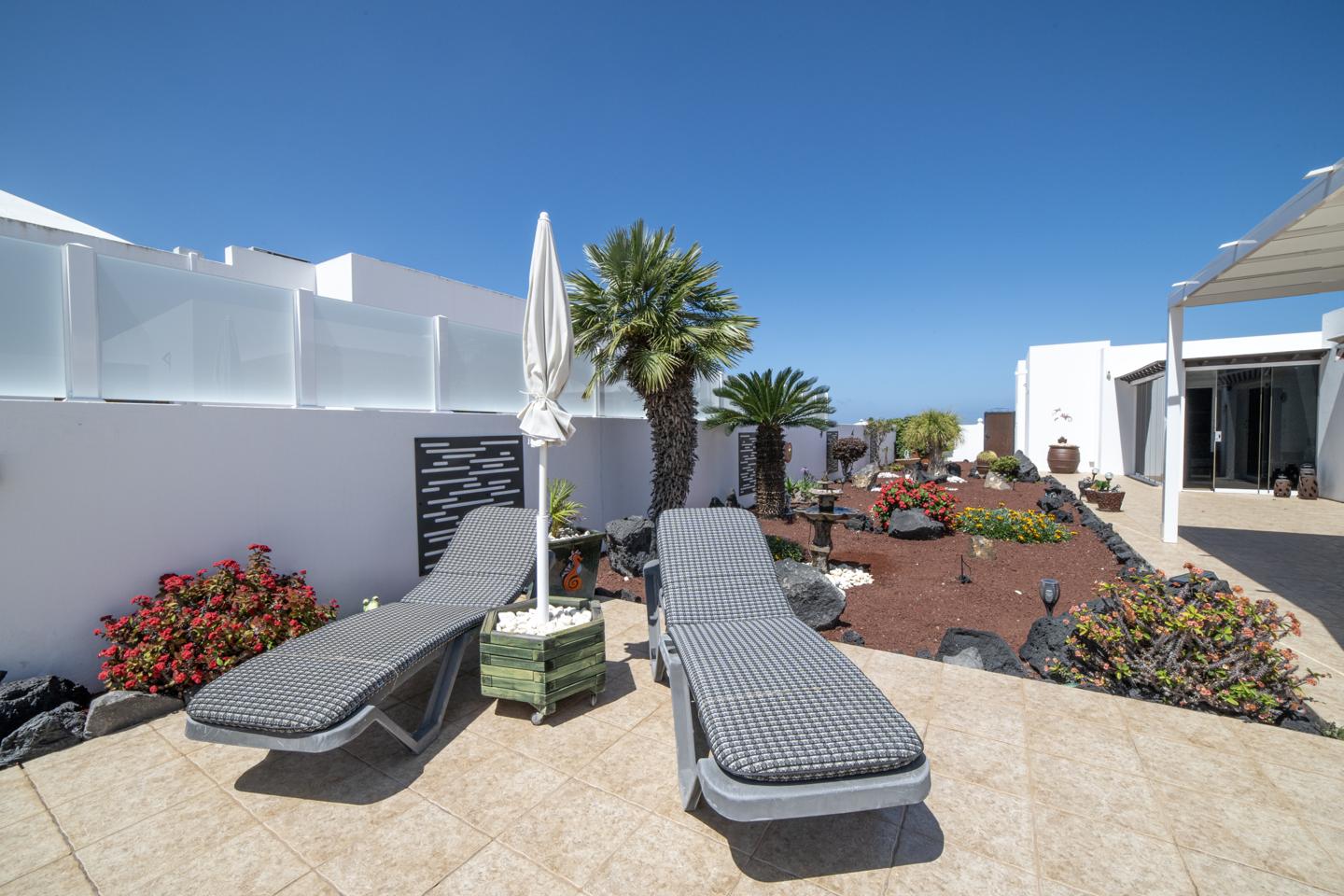 4 Bedroom Detached Villa with Private Pool, Yaiza