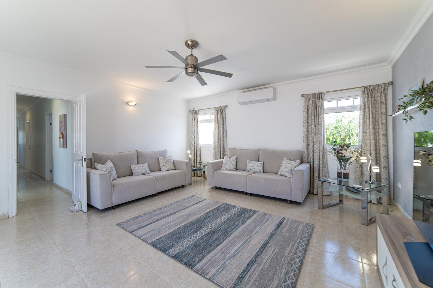 4 Bedroom Detached Villa with Private Pool, Yaiza