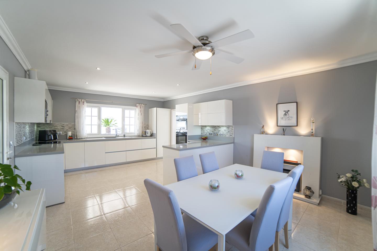 4 Bedroom Detached Villa with Private Pool, Yaiza