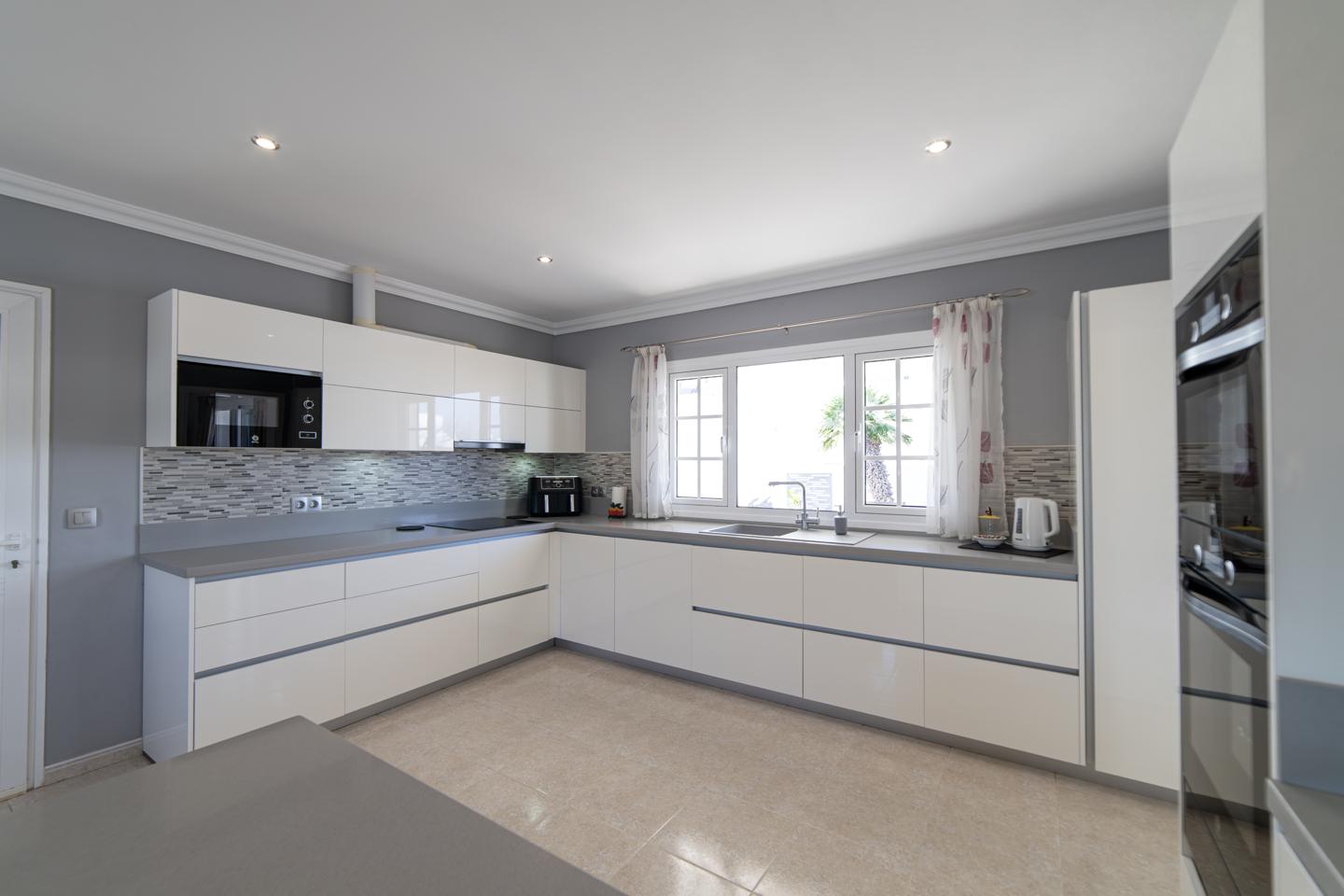 4 Bedroom Detached Villa with Private Pool, Yaiza