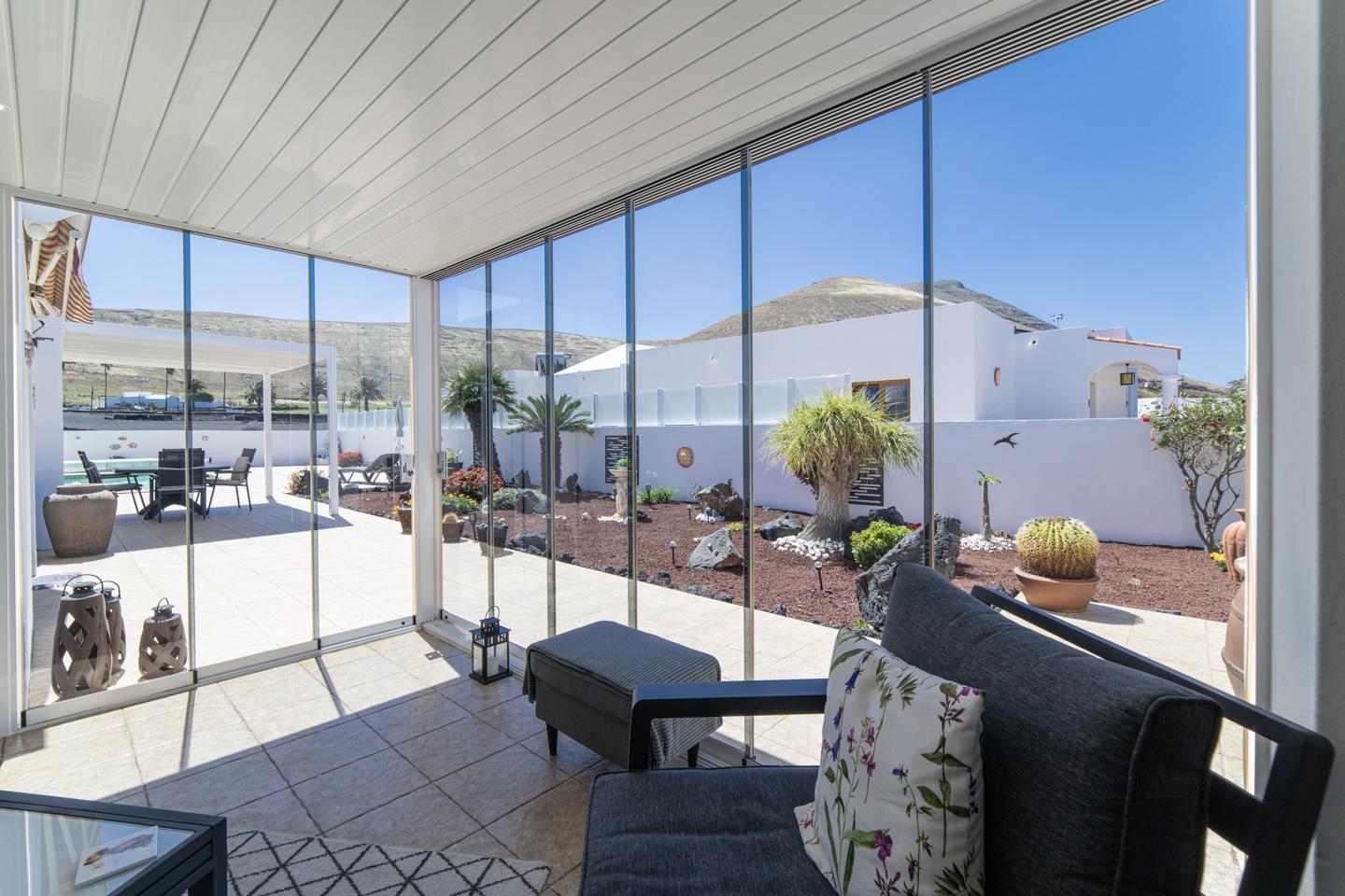 4 Bedroom Detached Villa with Private Pool, Yaiza