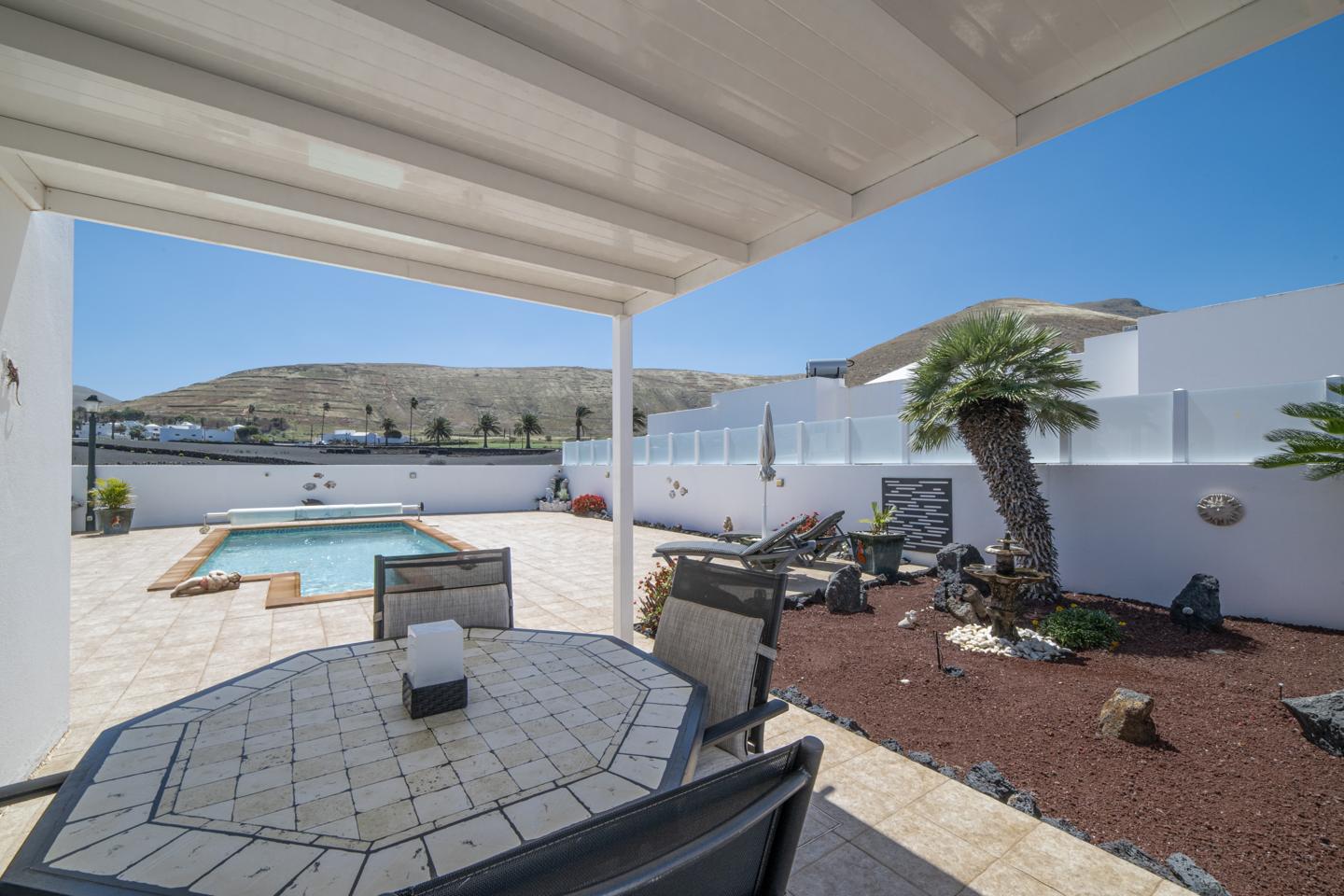 4 Bedroom Detached Villa with Private Pool, Yaiza