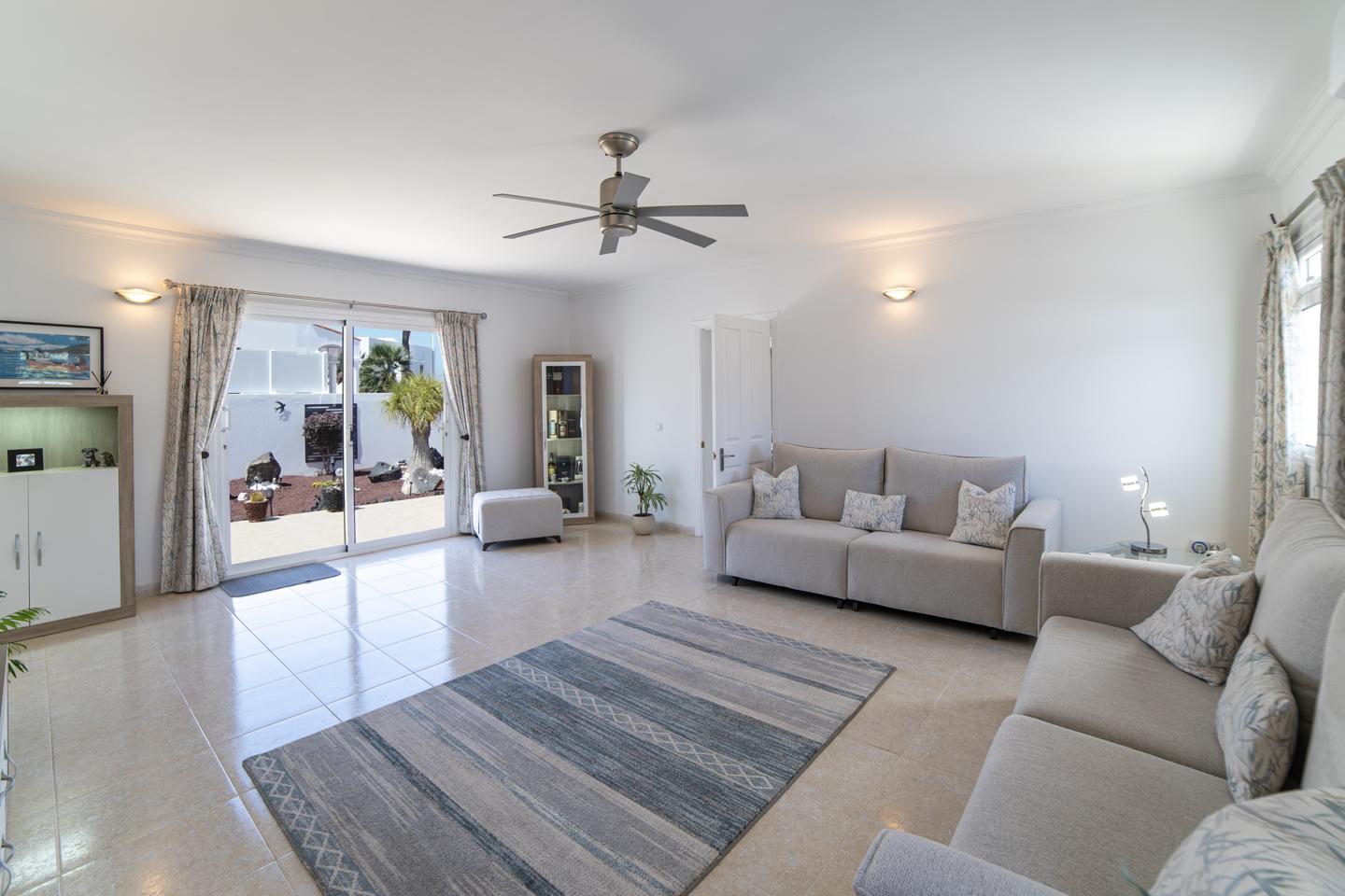 4 Bedroom Detached Villa with Private Pool, Yaiza