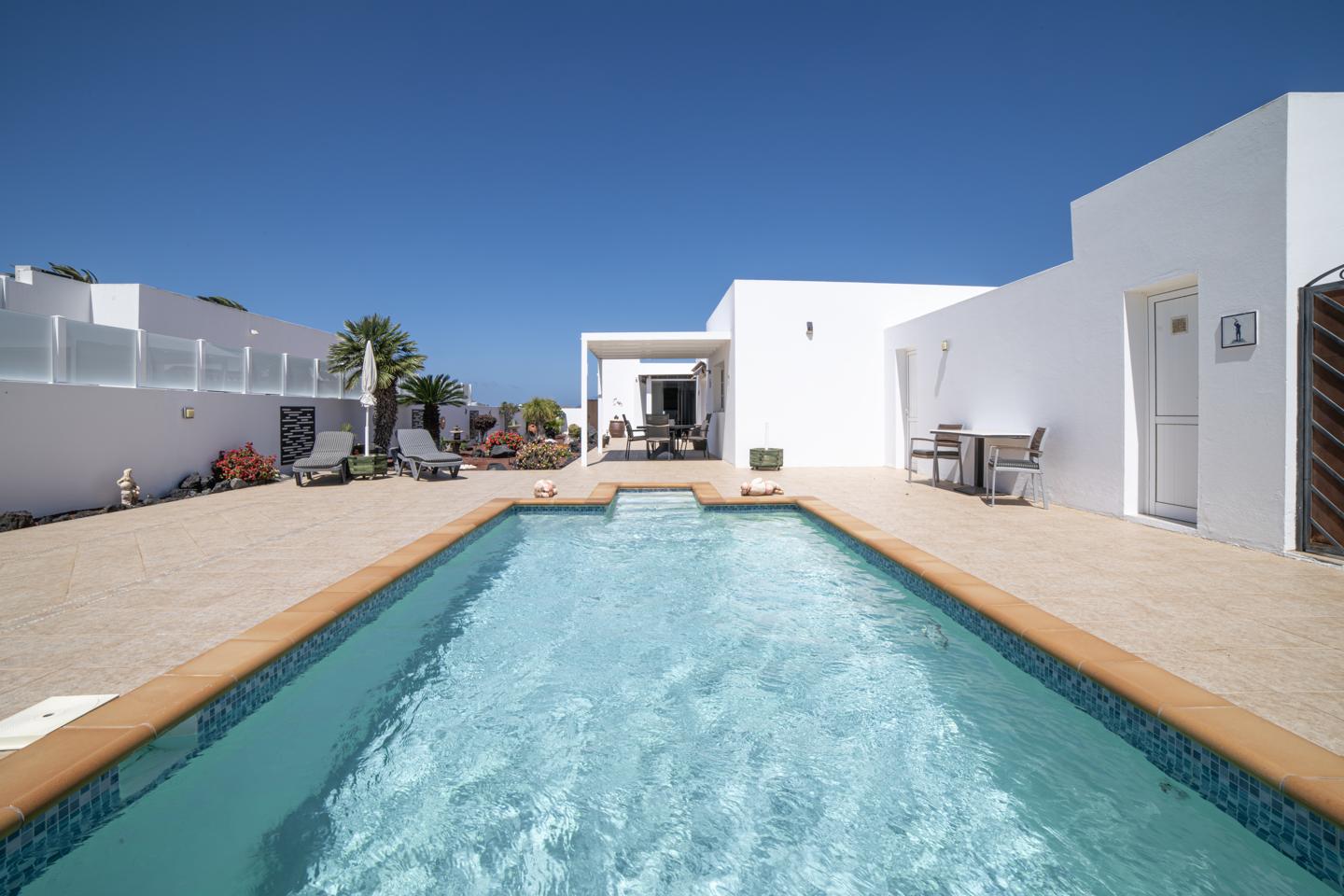 4 Bedroom Detached Villa with Private Pool, Yaiza