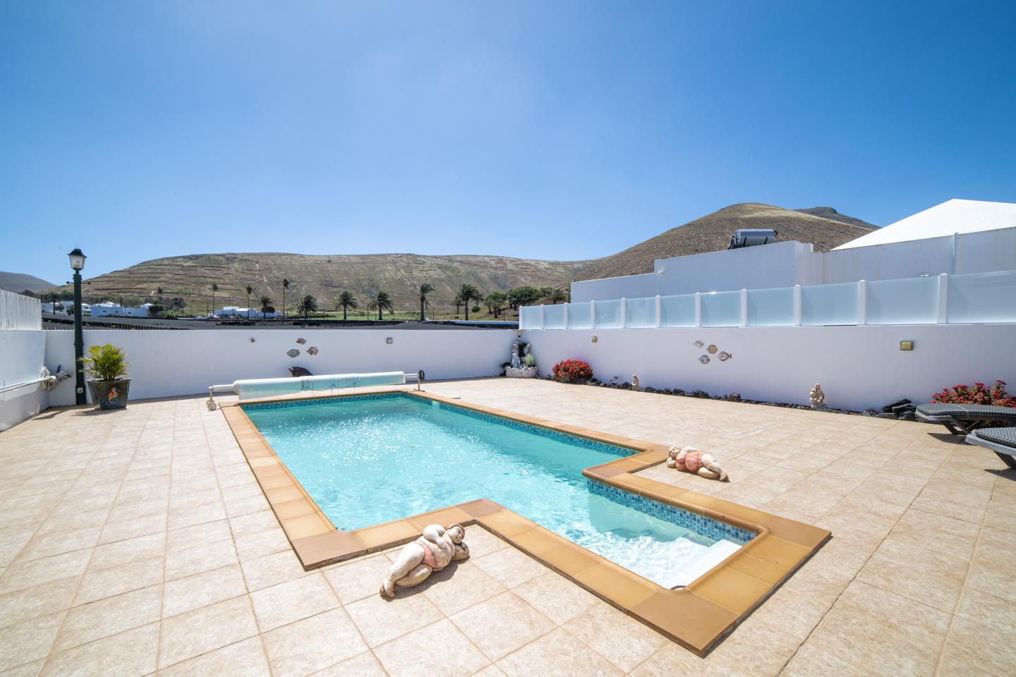 4 Bedroom Detached Villa with Private Pool, Yaiza