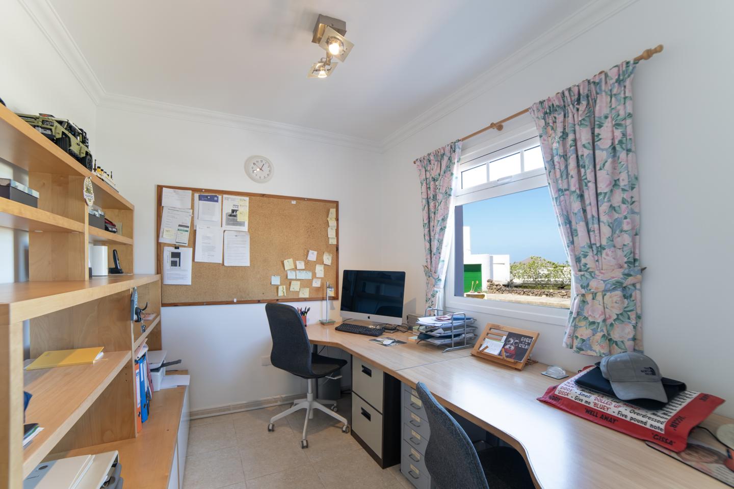 4 Bedroom Detached Villa with Private Pool, Yaiza