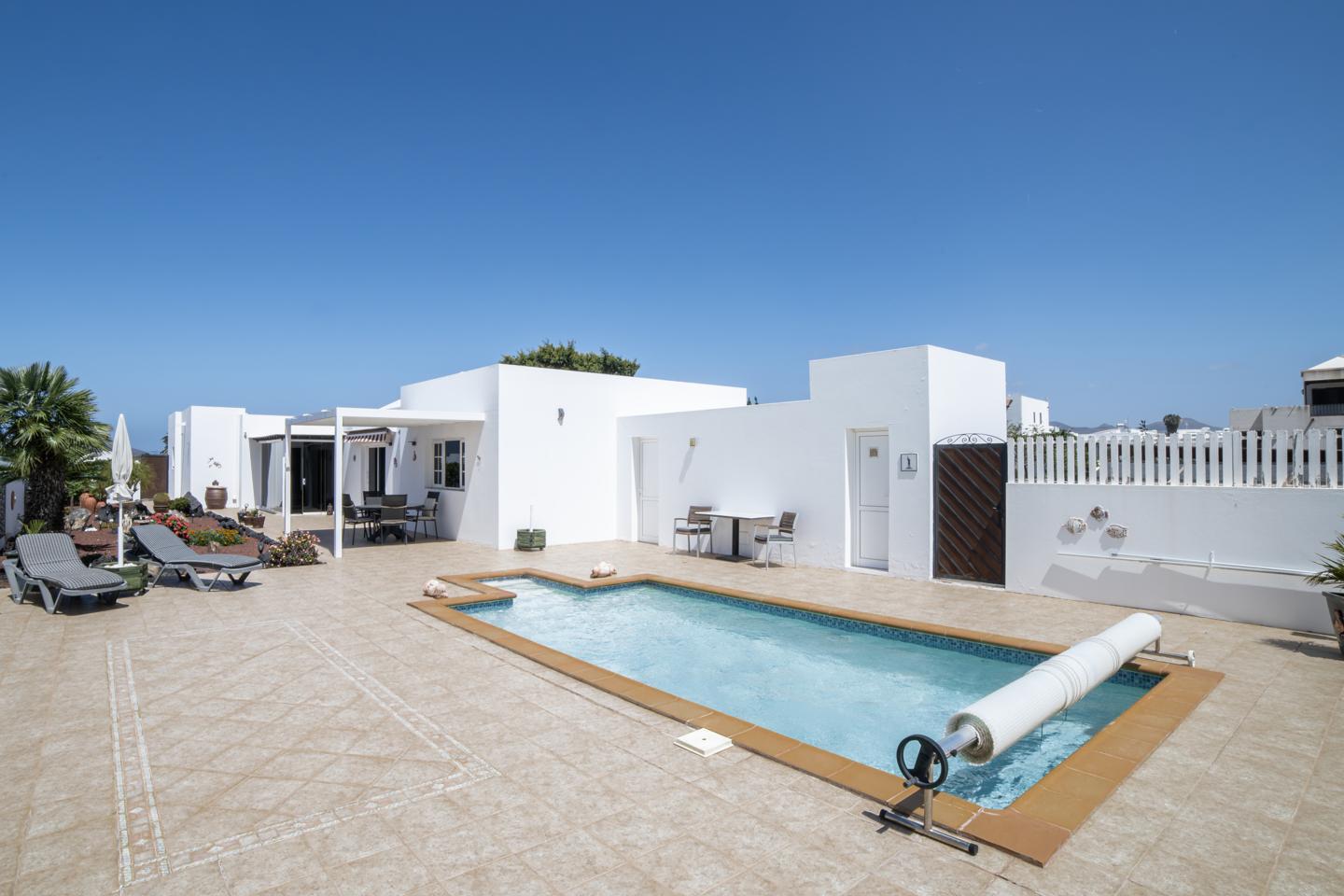 4 Bedroom Detached Villa with Private Pool, Yaiza