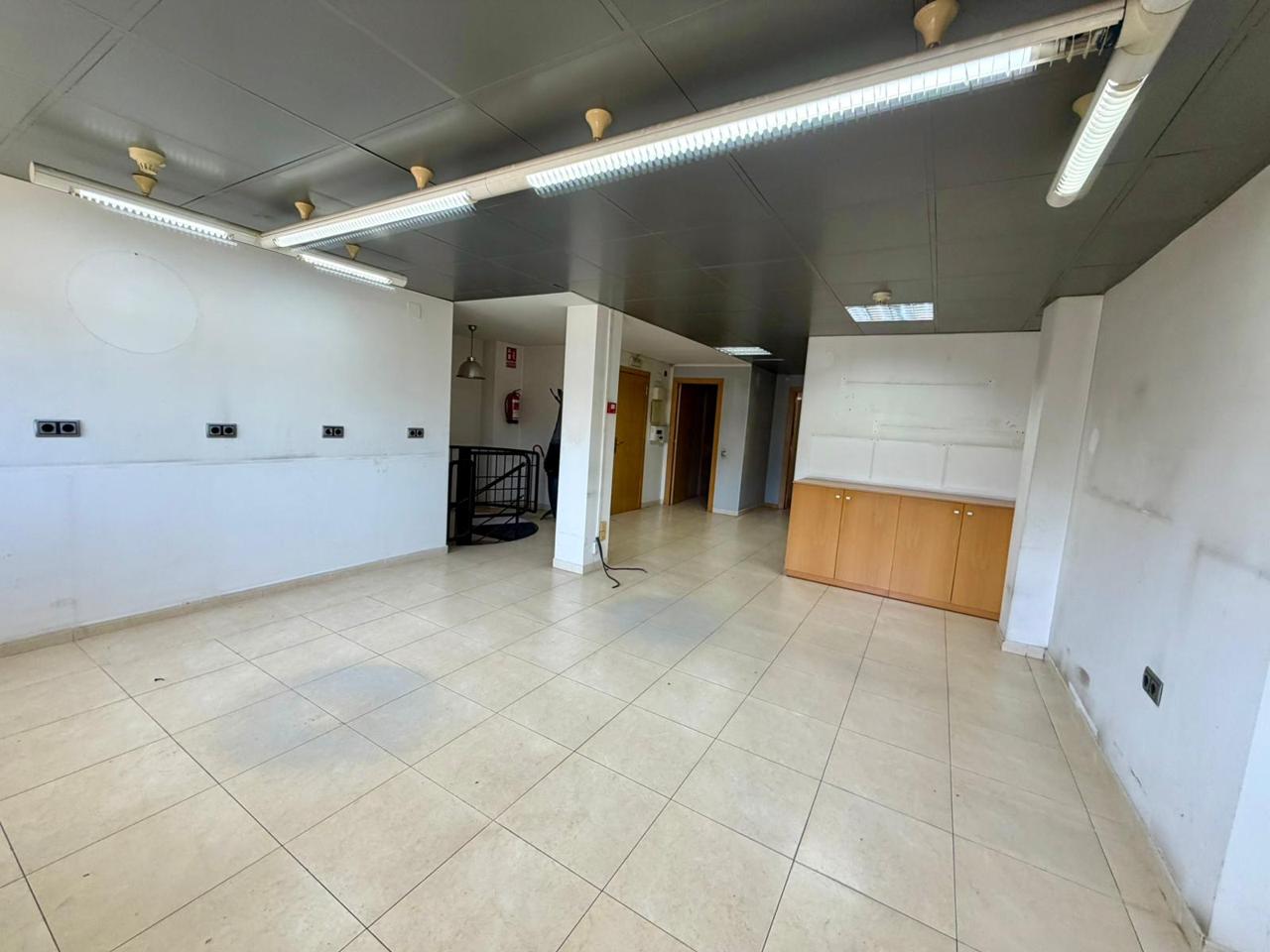 local en montcada-i-reixac · montcada-centro 200000€