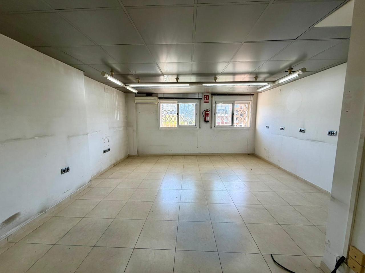 local en montcada-i-reixac · montcada-centro 200000€