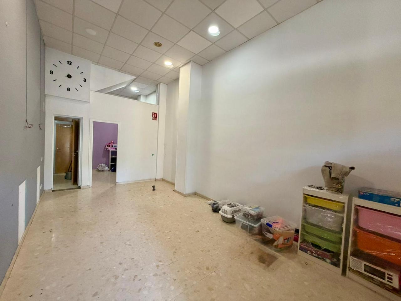 local en montcada-i-reixac · passeig-sant-jordi-08110 500€