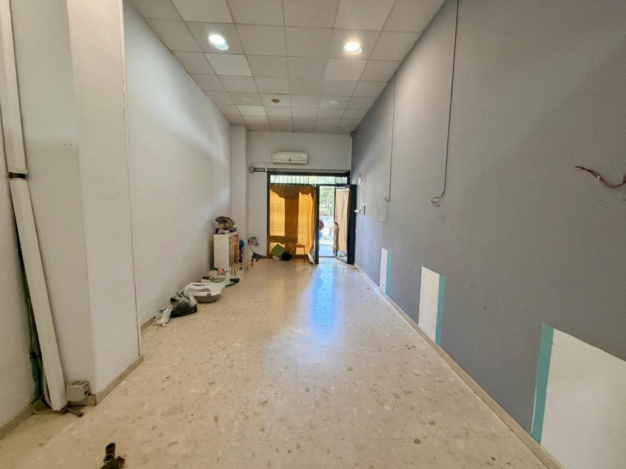 local en montcada-i-reixac · passeig-sant-jordi-08110 500€