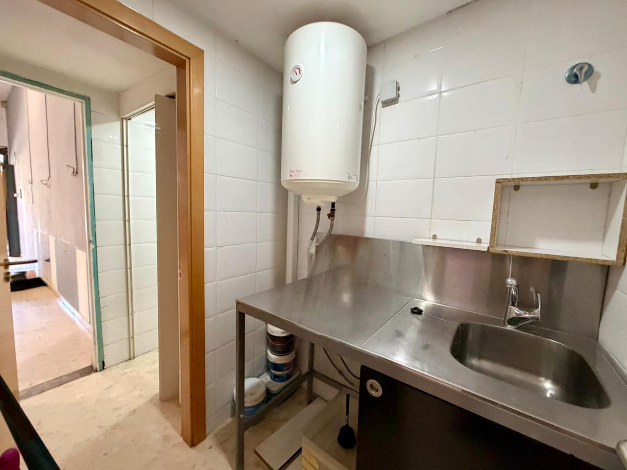local en montcada-i-reixac · passeig-sant-jordi-08110 500€