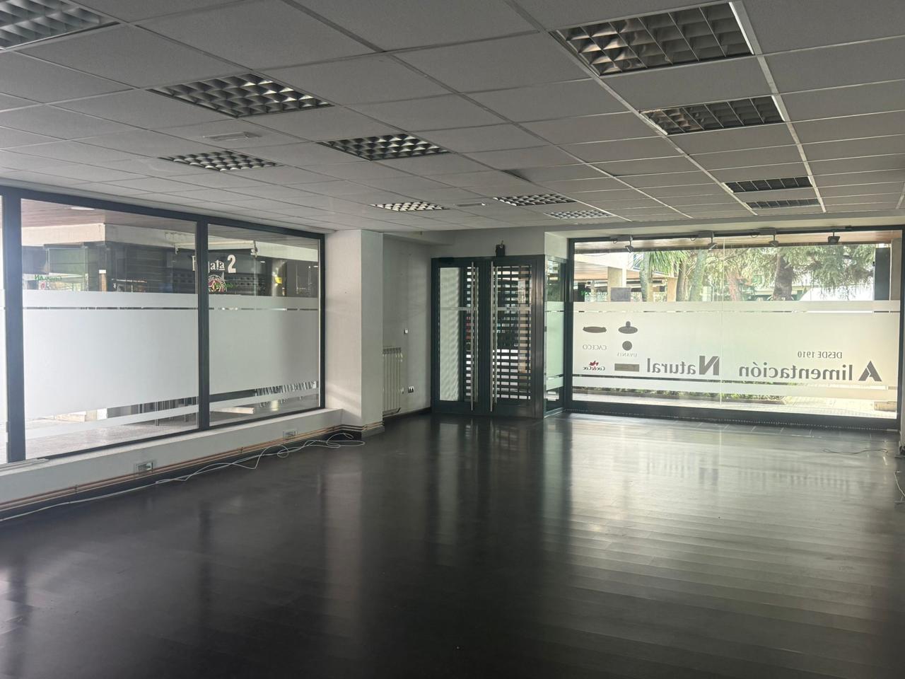 Local en Avenida Gloria Fuertes, Valladolid, Valladolid de 120 m2