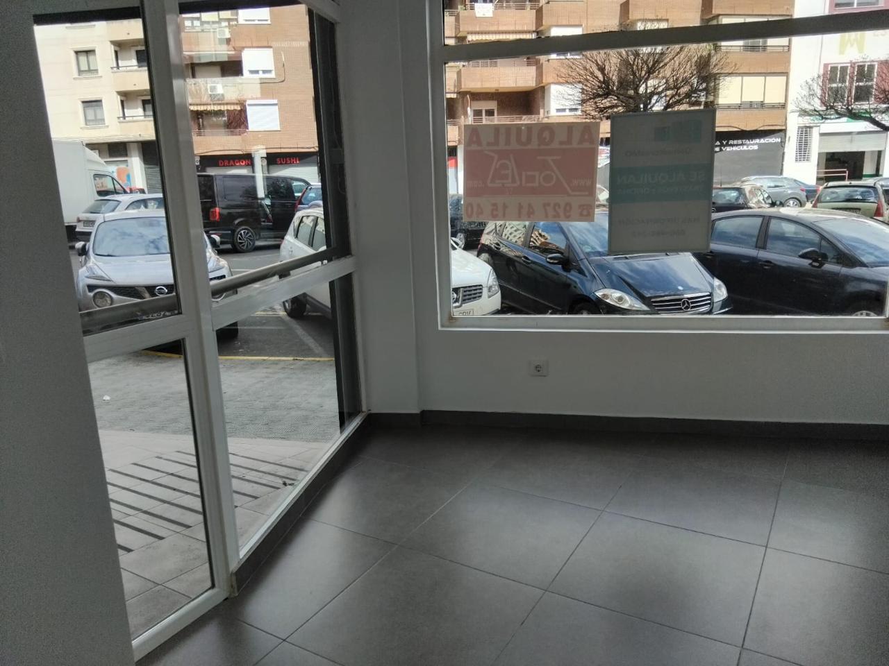 Local en Avenida del Valle, Plasencia, Cáceres de 140 m2