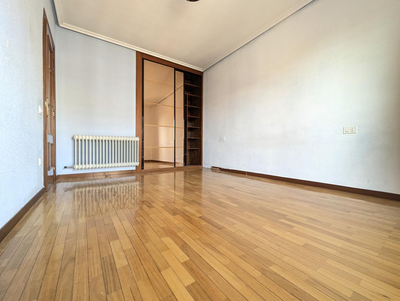 Piso en venta en Logroño zona Calle Pedregales, 26006