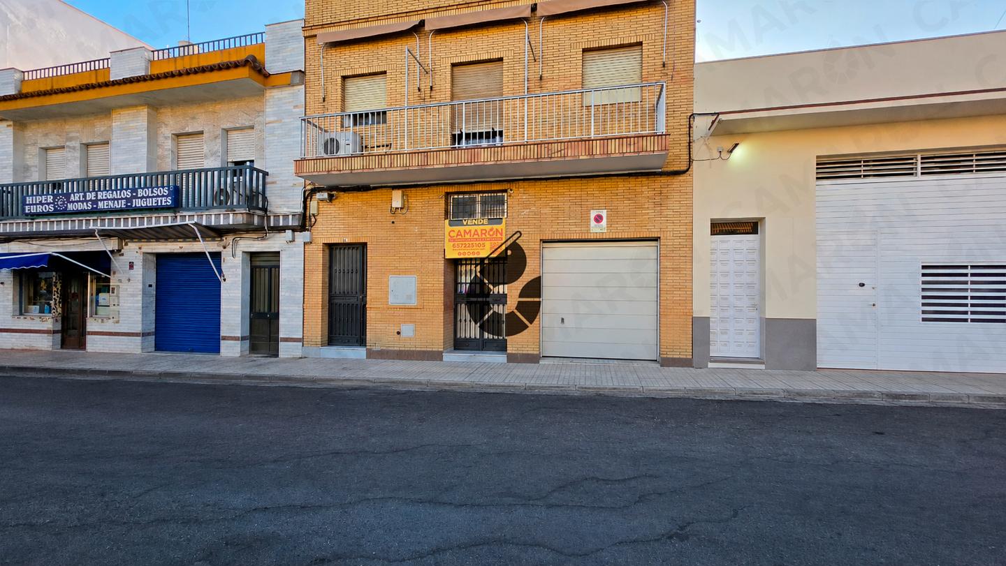Local en venta en Coria del Río de 209 m2 REF:04261