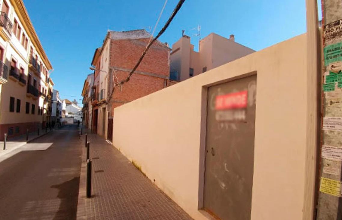 Terreno en Calle Alhama, Lucena, Córdoba de 180 m2