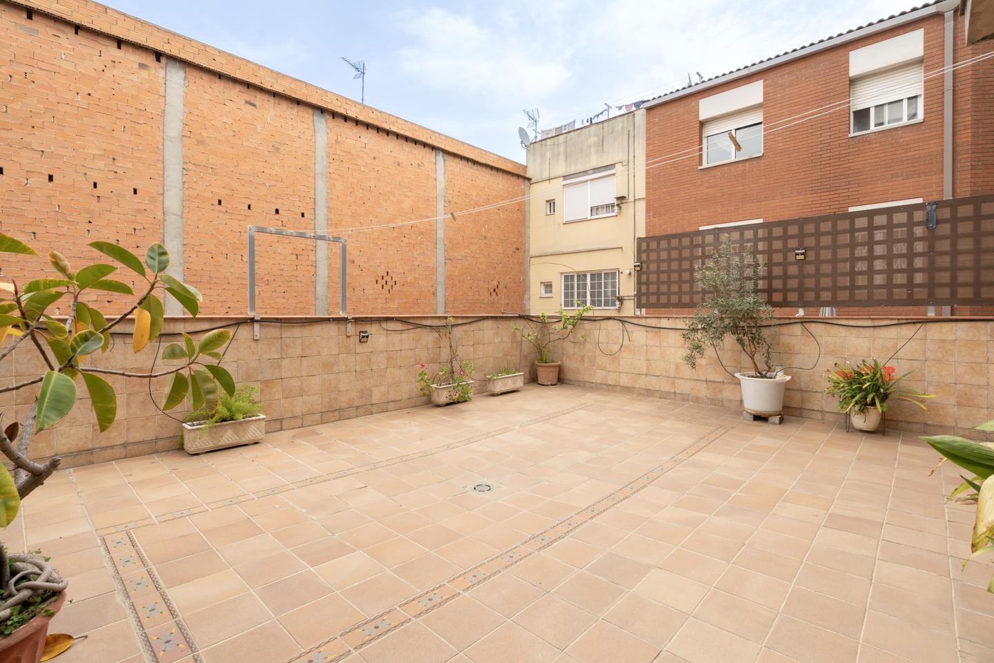 pisos en santa-coloma-de-gramenet · carrer-de-juan-valenti-escalas-08923 350000€