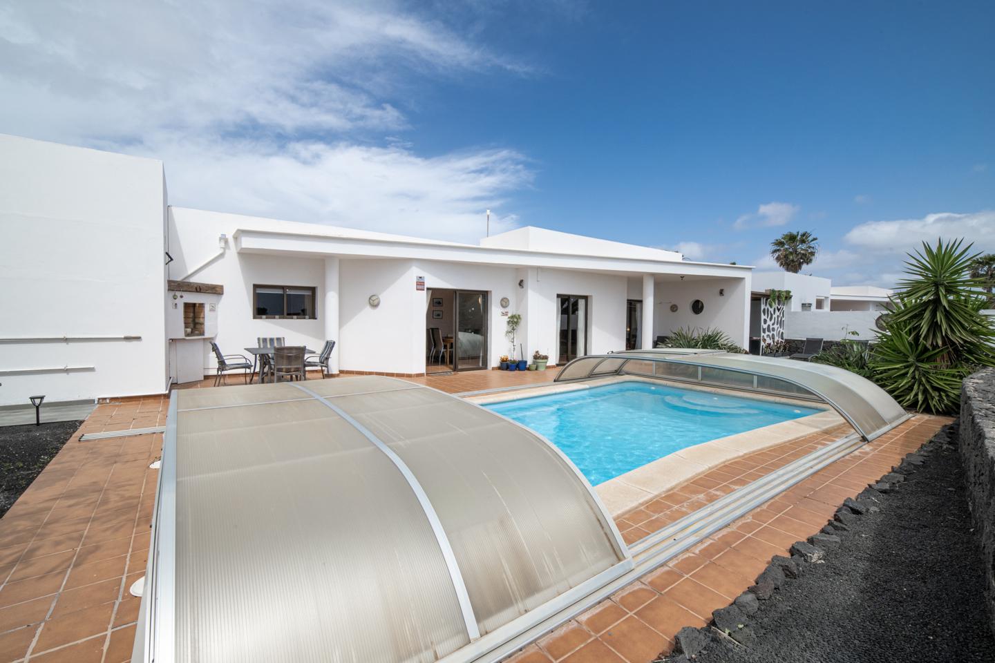 Detached 3 Bedroom Villa with Private Pool, Playa Blanca