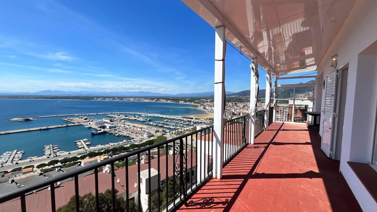 Piso en Carrer de la Pujada del Puig Rom, Roses, Girona de 73 m2