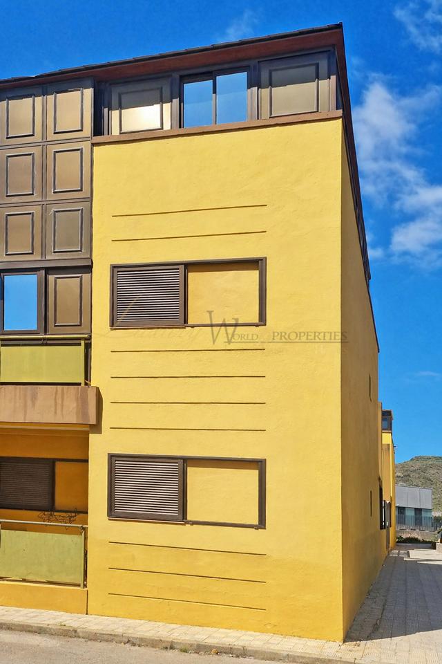 Piso en Calle Algorin, Parque de la Reina, Santa Cruz de Tenerife de 174 m2