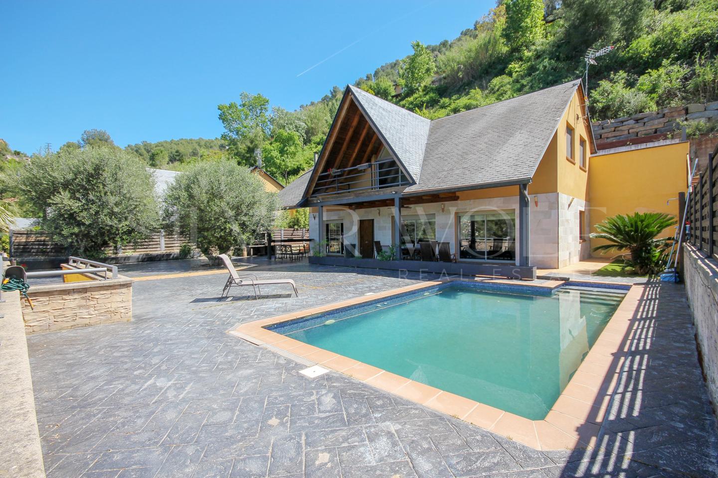 Casa / chalet en Avinguda dels Pinars, Vallirana, Barcelona de 254 m2