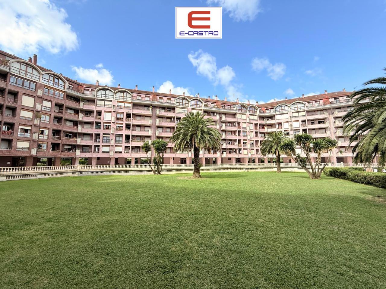 Plaza de parking en Paseo Ocharan Mazas 13, Castro-Urdiales, Cantabria de 15 m2