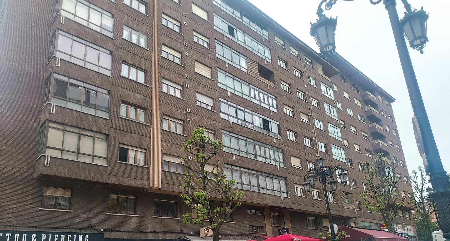 Piso en Calle Jerónimo Ibrán 1, Oviedo, Asturias de 64 m2