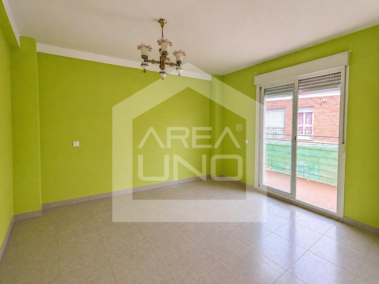 Flat in Calle del Cuartel, Fuenlabrada, Madrid of 85 m2