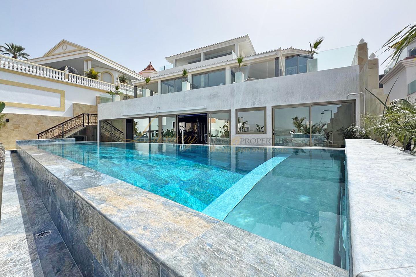 Casa / chalet en Roque Del Conde, Costa Adeje, Santa Cruz de Tenerife de 590 m2