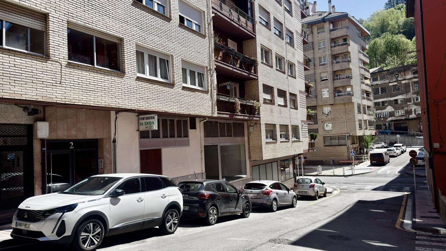 plaza-de-parking en eibar · asua-erreka-kalea-20600 24900€