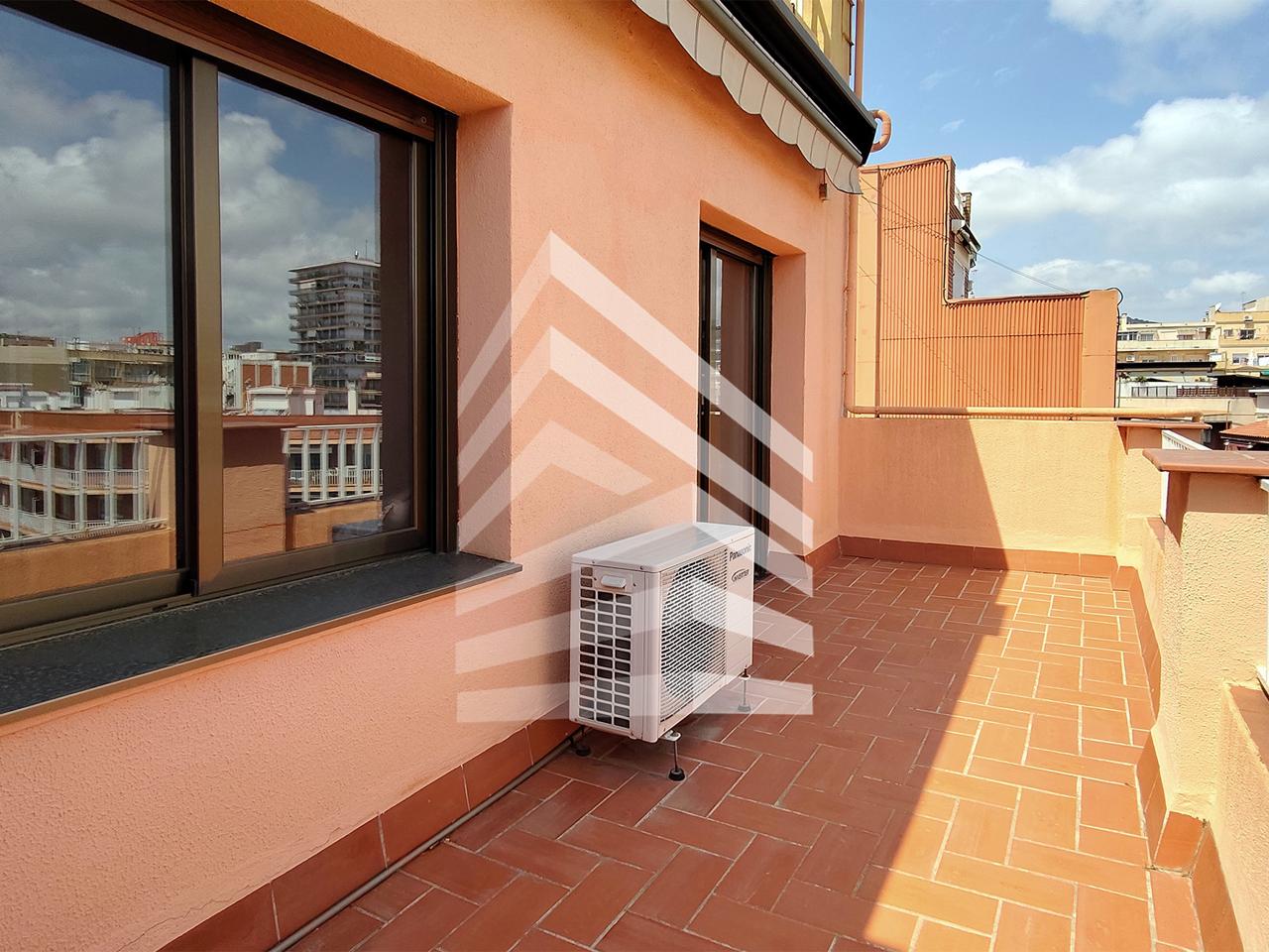 atico en barcelona · carrer-del-comandant-benitez-08028 420000€
