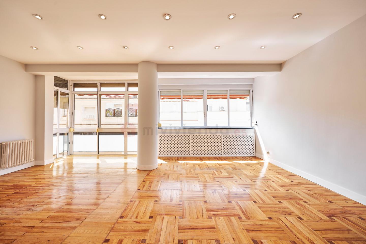 Flat in Calle del General Díaz Porlier, Madrid, Madrid of 126 m2