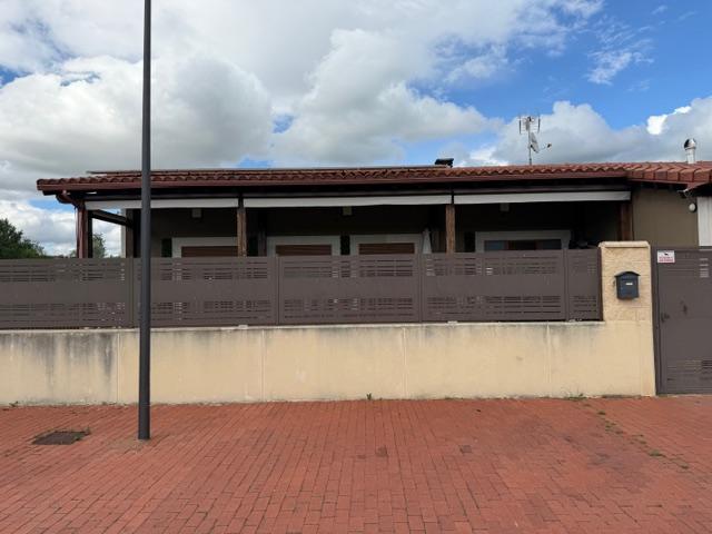 Villa in lr-255, albelda de iregua, la rioja of 95 m2