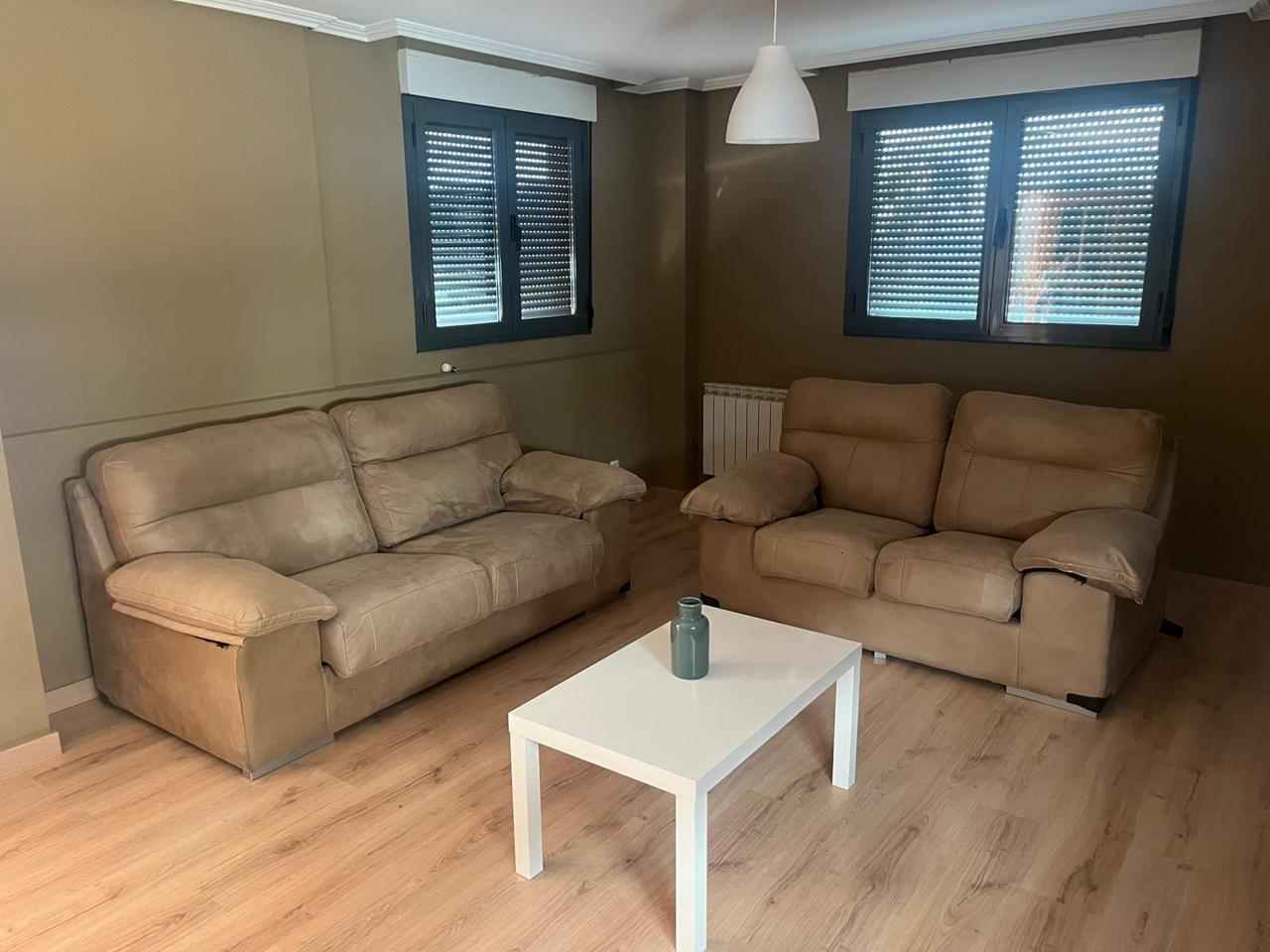 Villa in Calle el Medio, Ponferrada, León of 185 m2