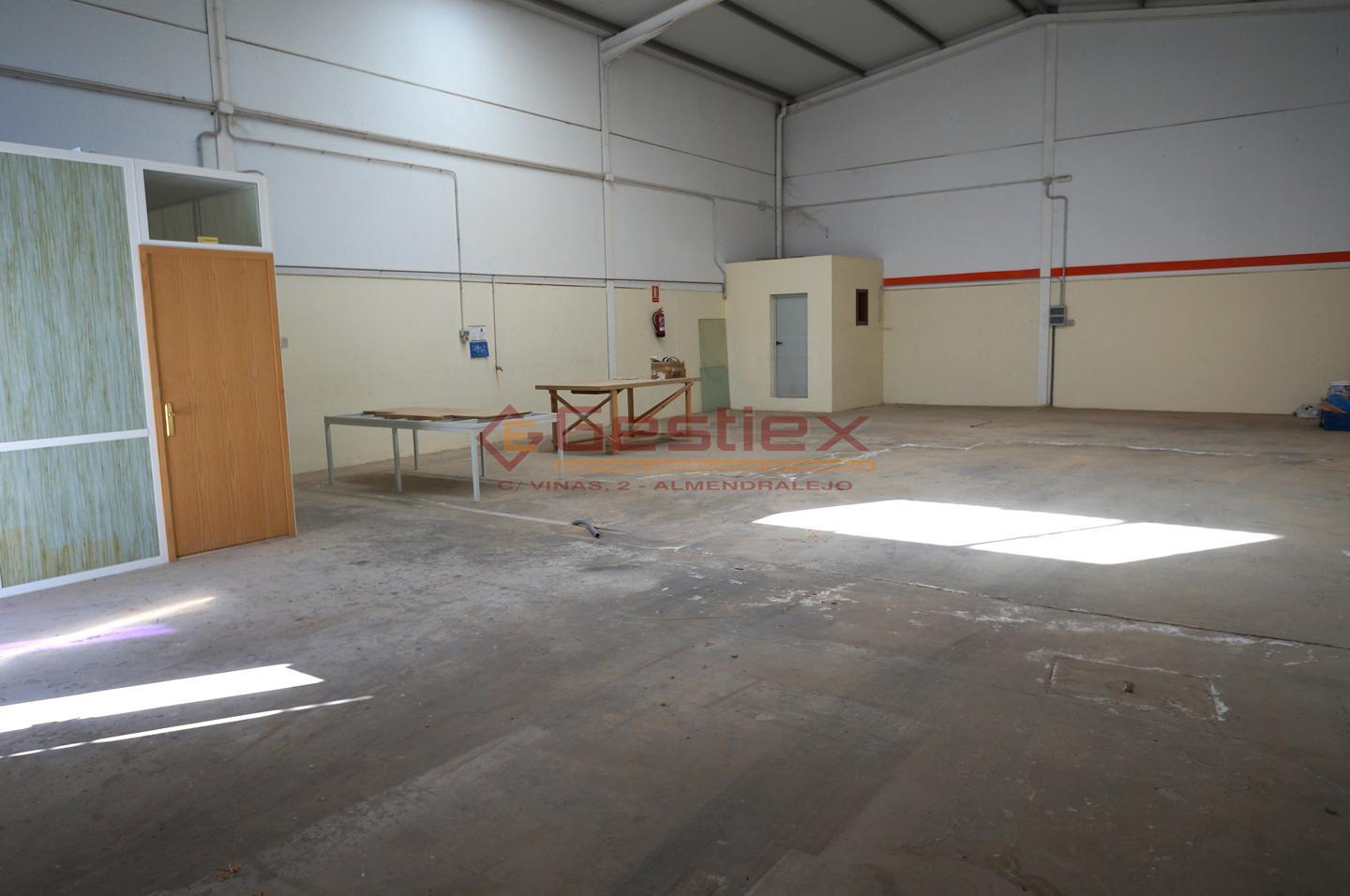 Industrial en venta en Badajoz
