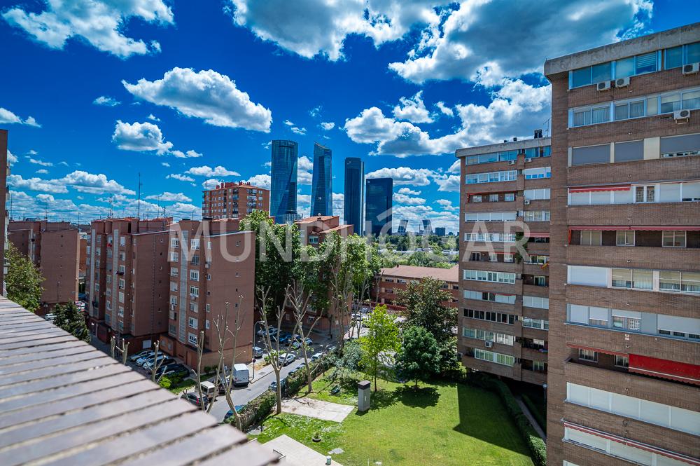 Piso en Calle de la Virgen de Aránzazu, Madrid, Madrid de 166 m2