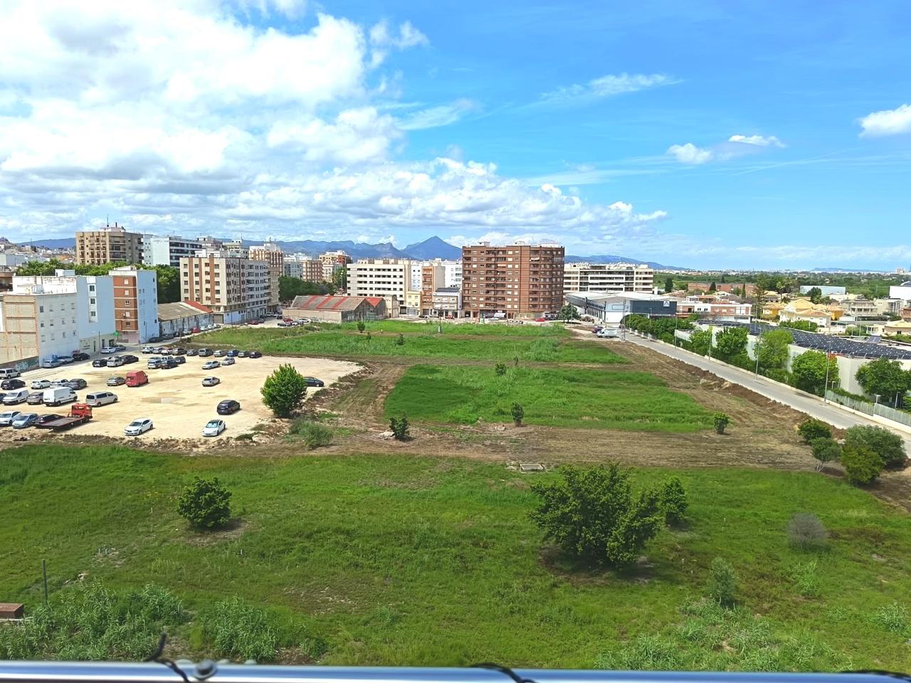 Flat in Carrer d'Isaac Albéniz, Oliva, Valencia of 138 m2