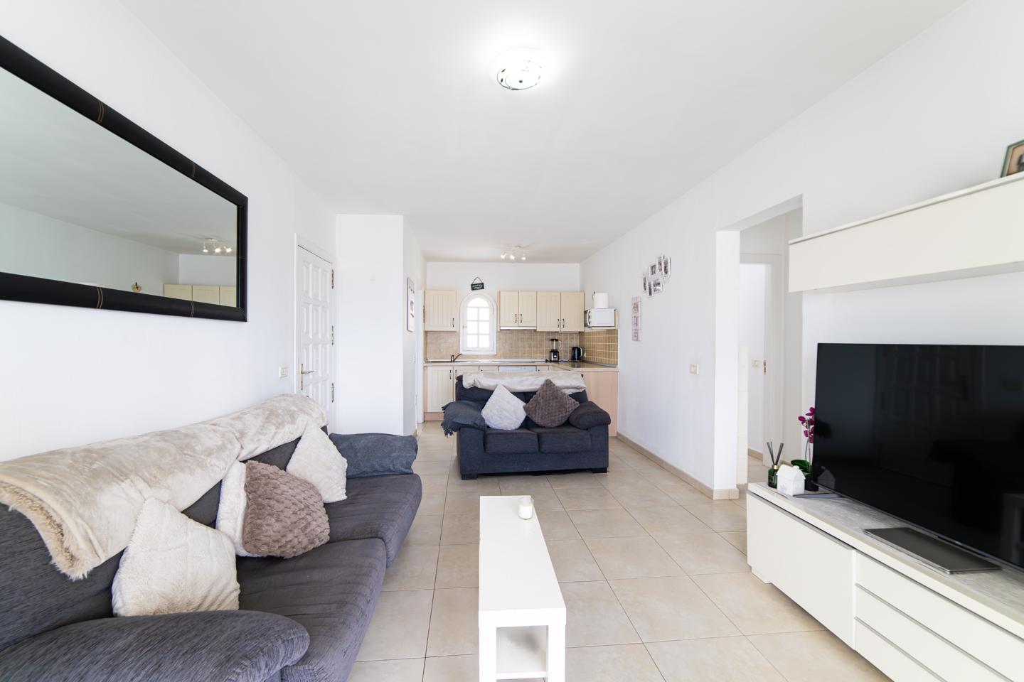 Ideally Located 2 Bed Sea View Top Floor Apartment