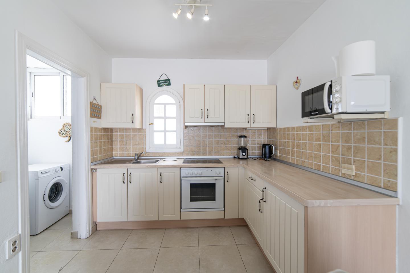 Ideally Located 2 Bed Sea View Top Floor Apartment