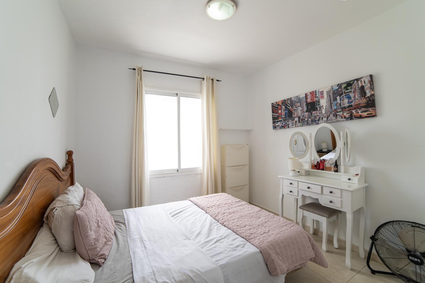 Ideally Located 2 Bed Sea View Top Floor Apartment