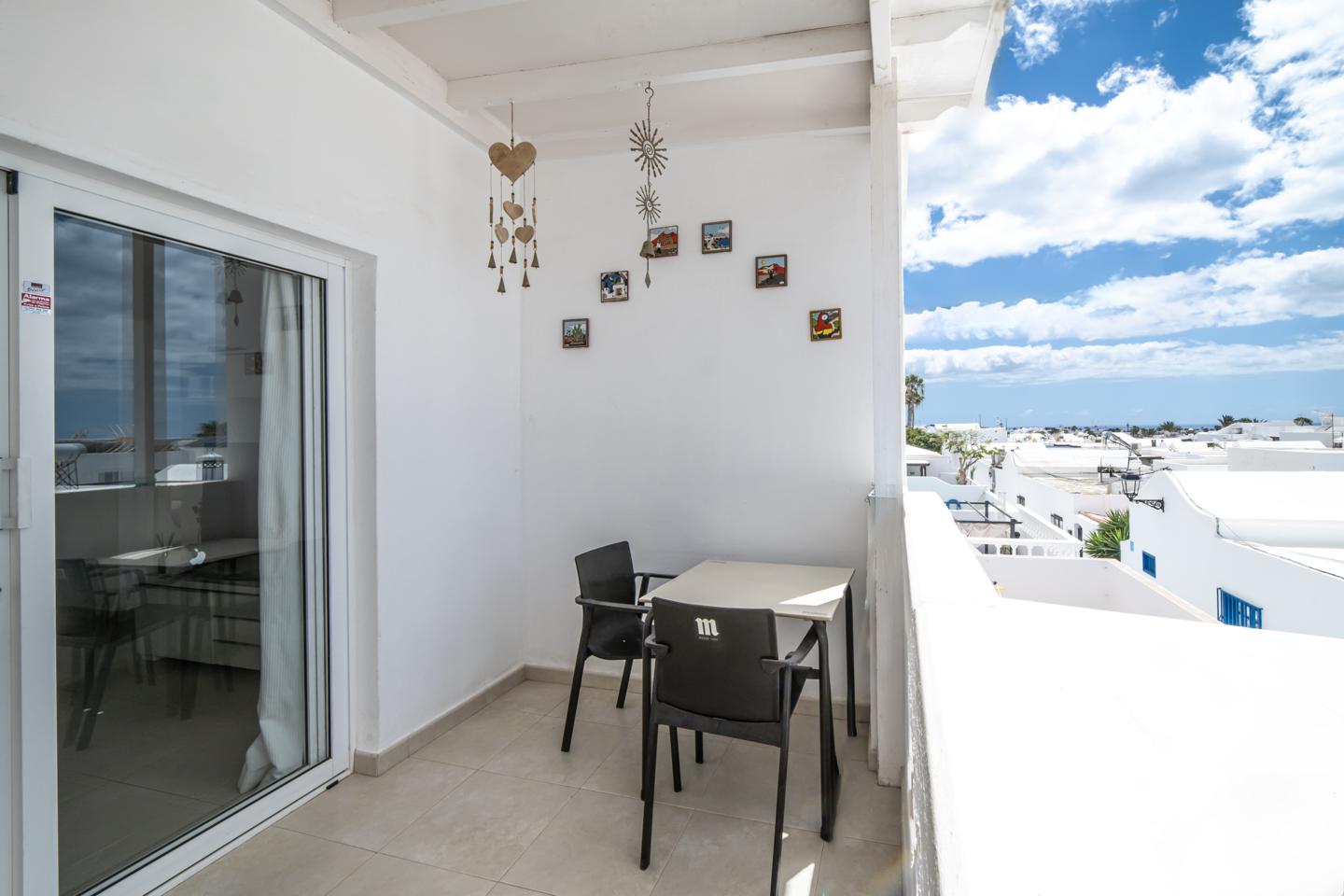 Ideally Located 2 Bed Sea View Top Floor Apartment