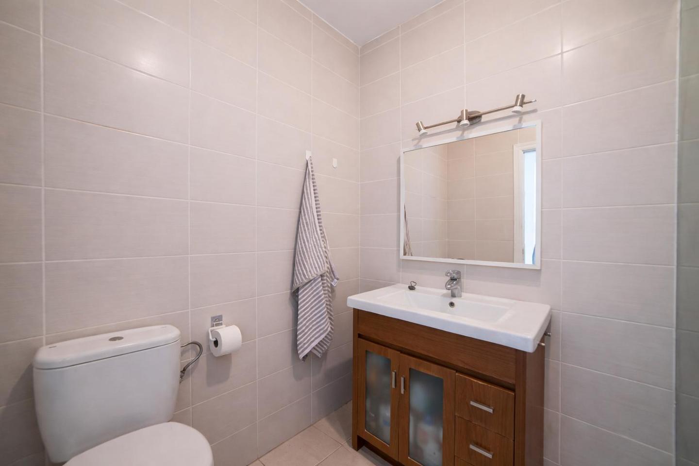 Ideally Located 2 Bed Sea View Top Floor Apartment