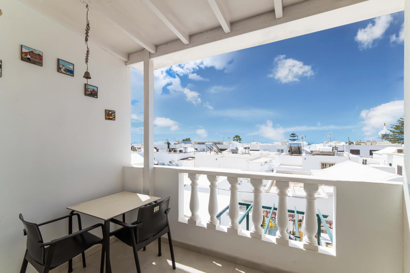 Ideally Located 2 Bed Sea View Top Floor Apartment