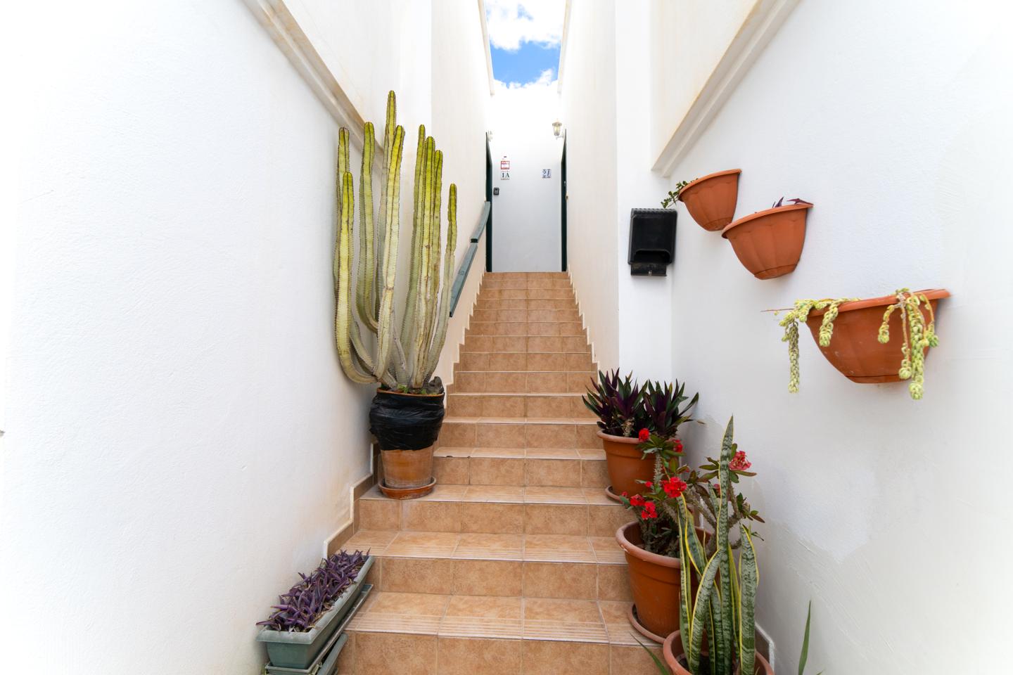 Ideally Located 2 Bed Sea View Top Floor Apartment