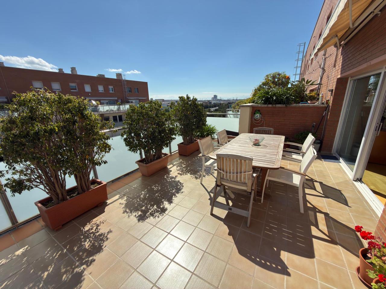 Piso en Carrer Camp de l'Empedrat, Cornellà de Llobregat, Barcelona de 170 m2