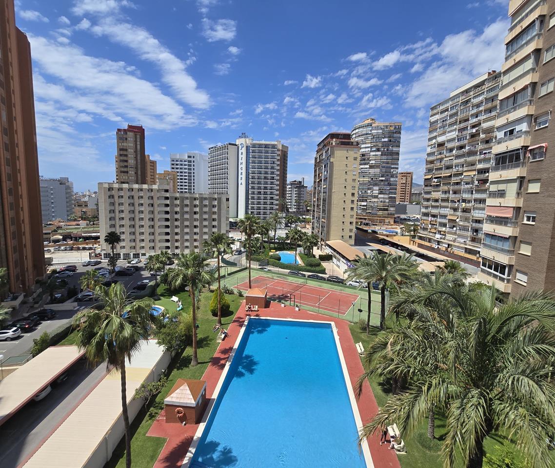 Flat in Calle Fluixa, Benidorm, Alicante of 90 m2